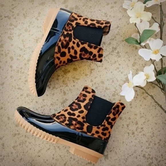 Leopard Vegan Suede Rainboots - Picture 4 of 4